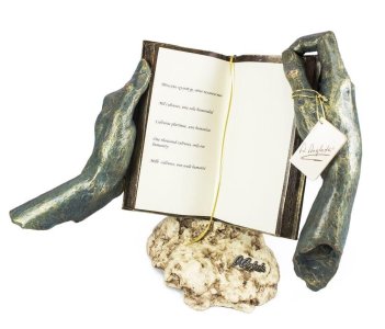 Скульптурная группа \"Единство человечества\"