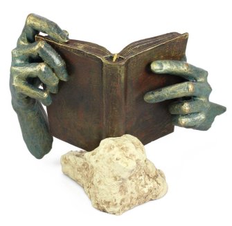 Скульптурная группа \"Единство человечества\"