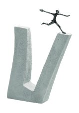 Скульптурная композиция \"Преодолевая трудности\"